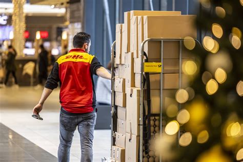 hermes zustellung heiligabend uhrzeit|DHL, Hermes & Co.: Achtung! DAS sind die Fristen für.